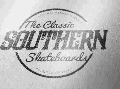 白卡纸背景的logo样机psd素材